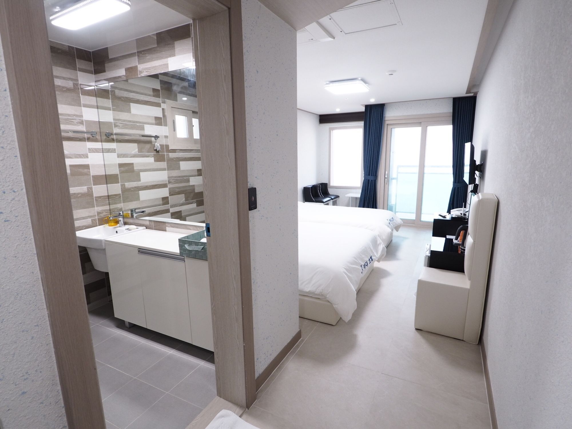 The Four Hills Jeju Hotel Екстериор снимка